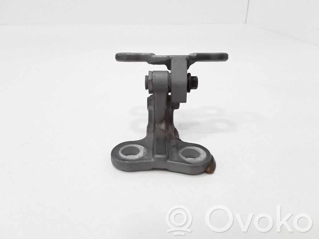 Volvo V50 Front door lower hinge 