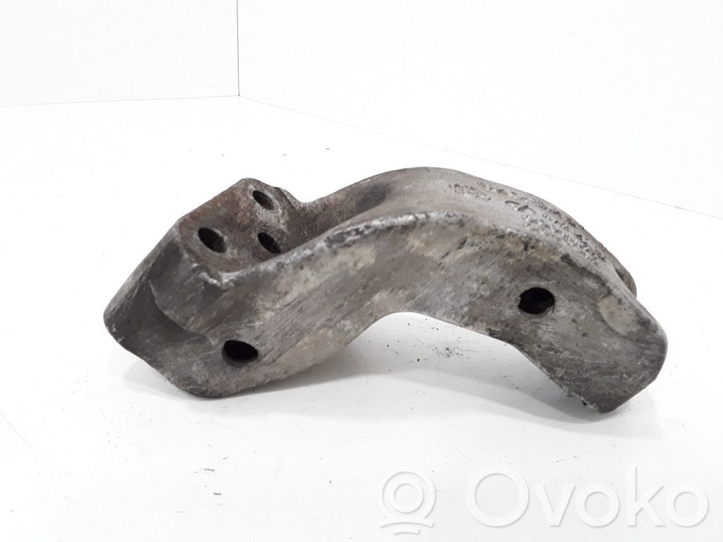 Volvo S40, V40 Engine mounting bracket 