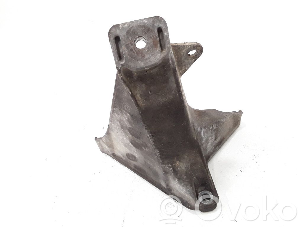 Audi A4 S4 B5 8D Engine mounting bracket 