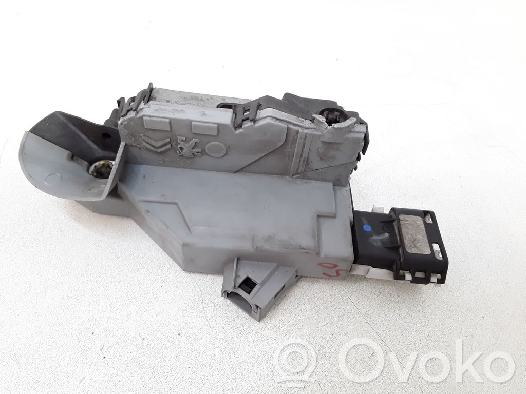 Peugeot 308 Front door lock 