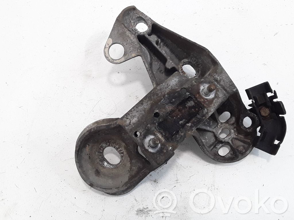 Volkswagen PASSAT B5.5 Engine mounting bracket 