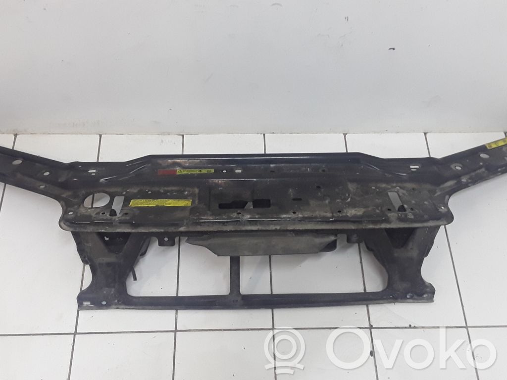 Volvo V70 Radiatorių panelė 