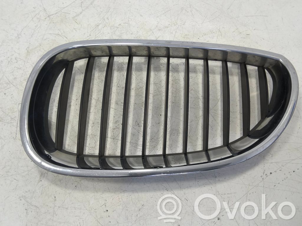 BMW 5 E60 E61 Augšējais režģis 