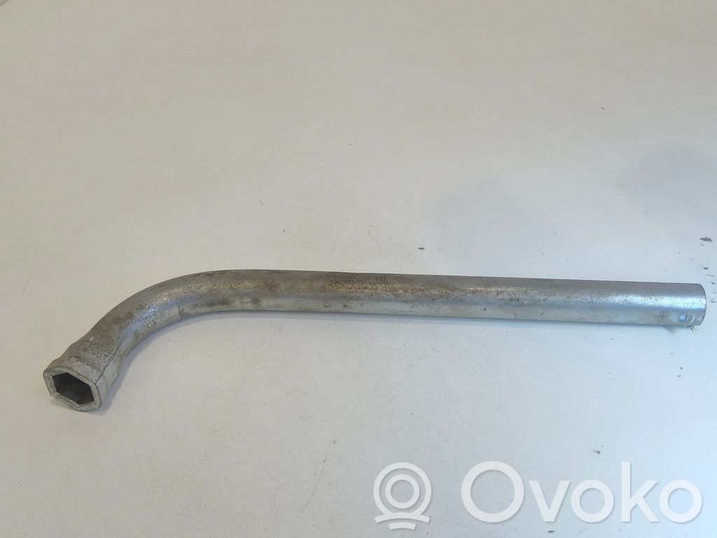 Volkswagen Golf VII Wheel nut wrench 