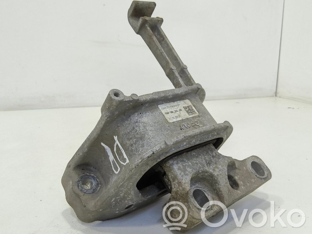 Volkswagen Golf VII Engine mount bracket 