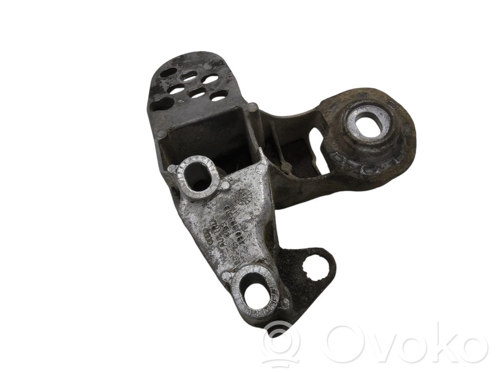 Volkswagen PASSAT B5 Engine mounting bracket 