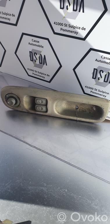 Renault Twingo I Electric window control switch 