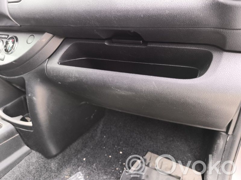Nissan Note (E11) Juego guantera 