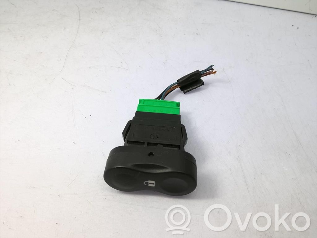Dacia Sandero Central locking switch button 