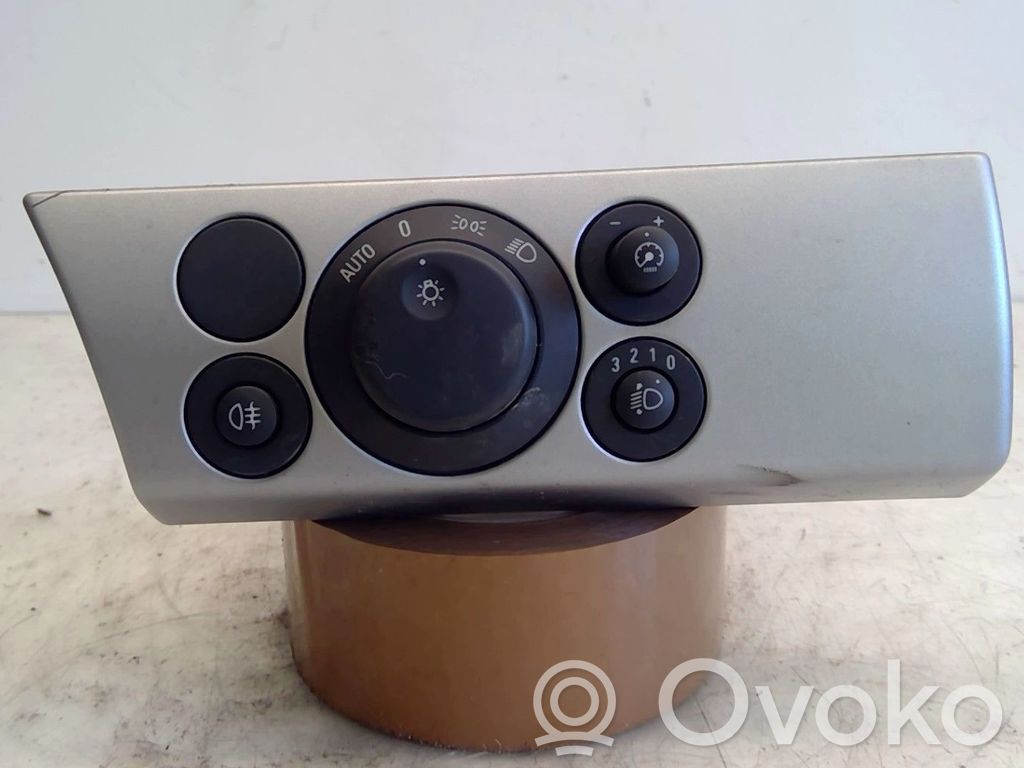 Opel Astra H Light switch 