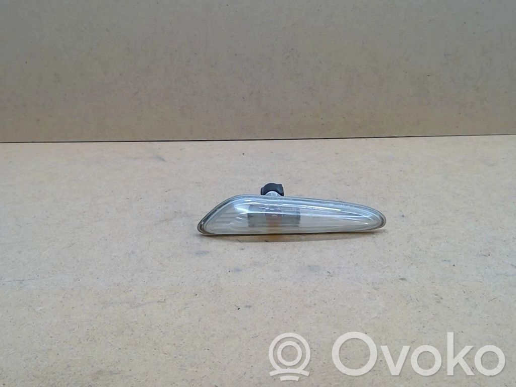Front indicator light   63137165915