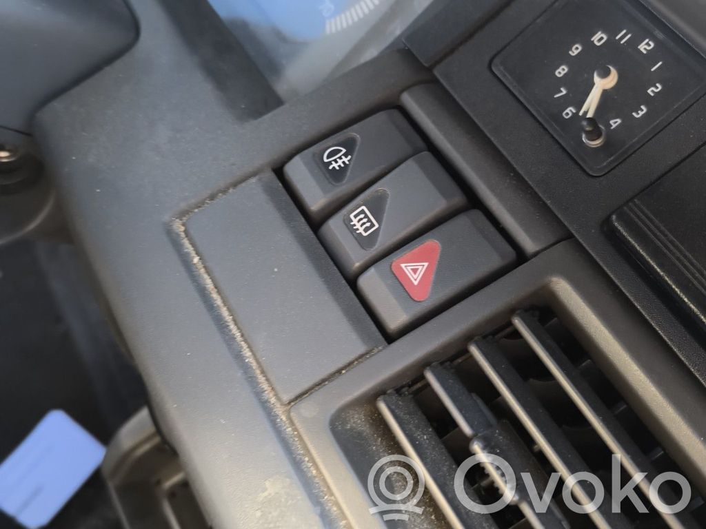 Renault Clio I Hazard light switch 