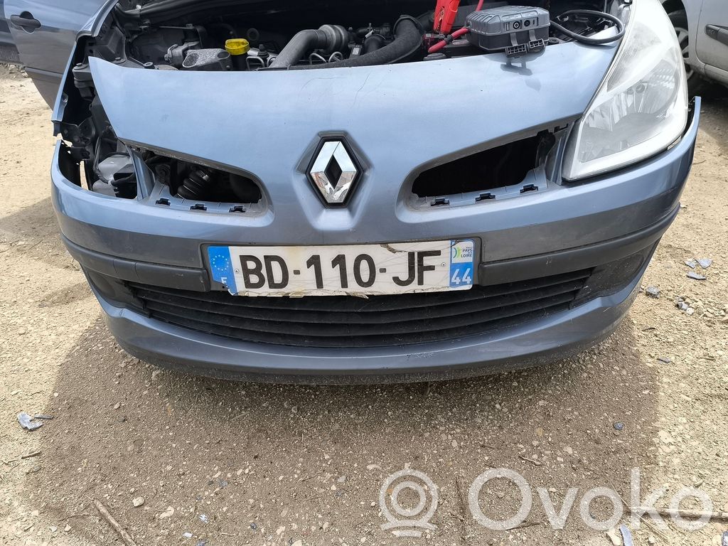 Renault Clio III Parachoques delantero 