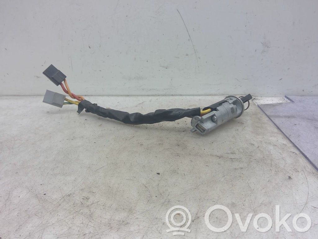 Renault Twingo I Užvedimo spynelė 