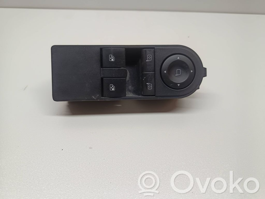 Opel Astra H Electric window control switch 