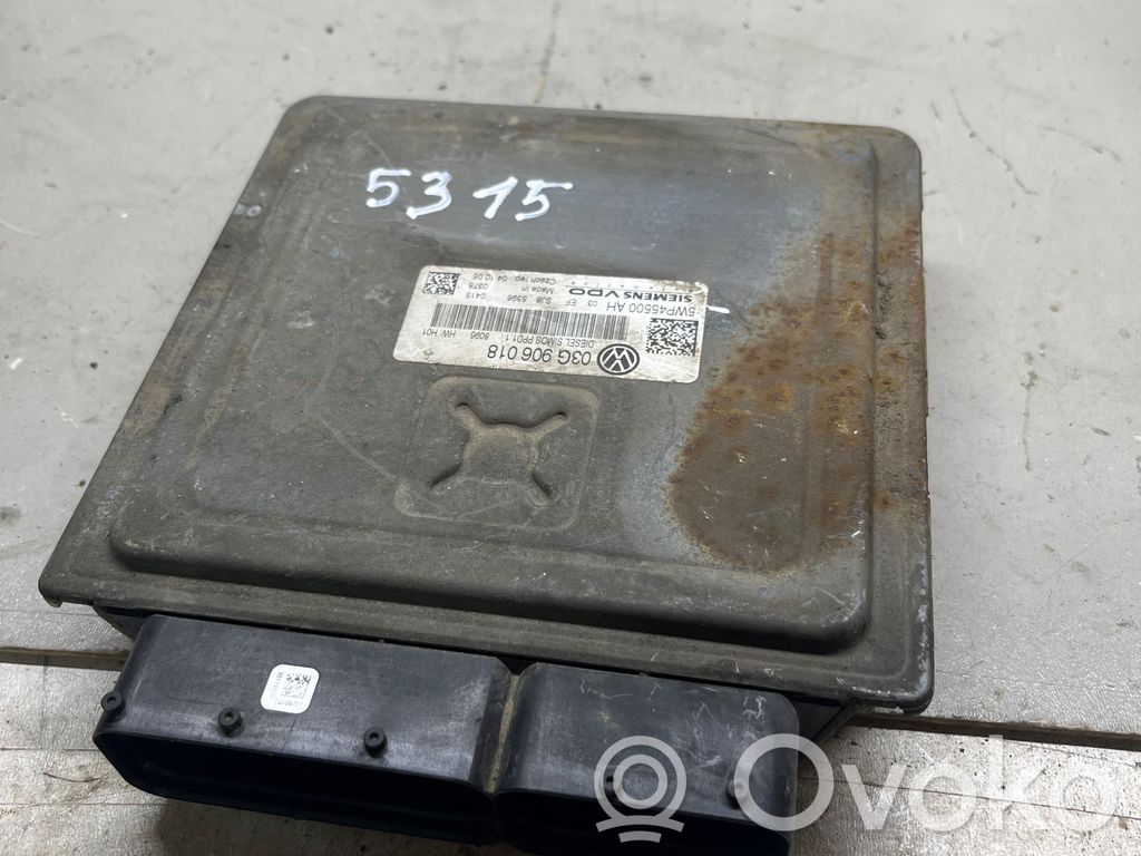 Volkswagen PASSAT B7 Engine control unit/module 