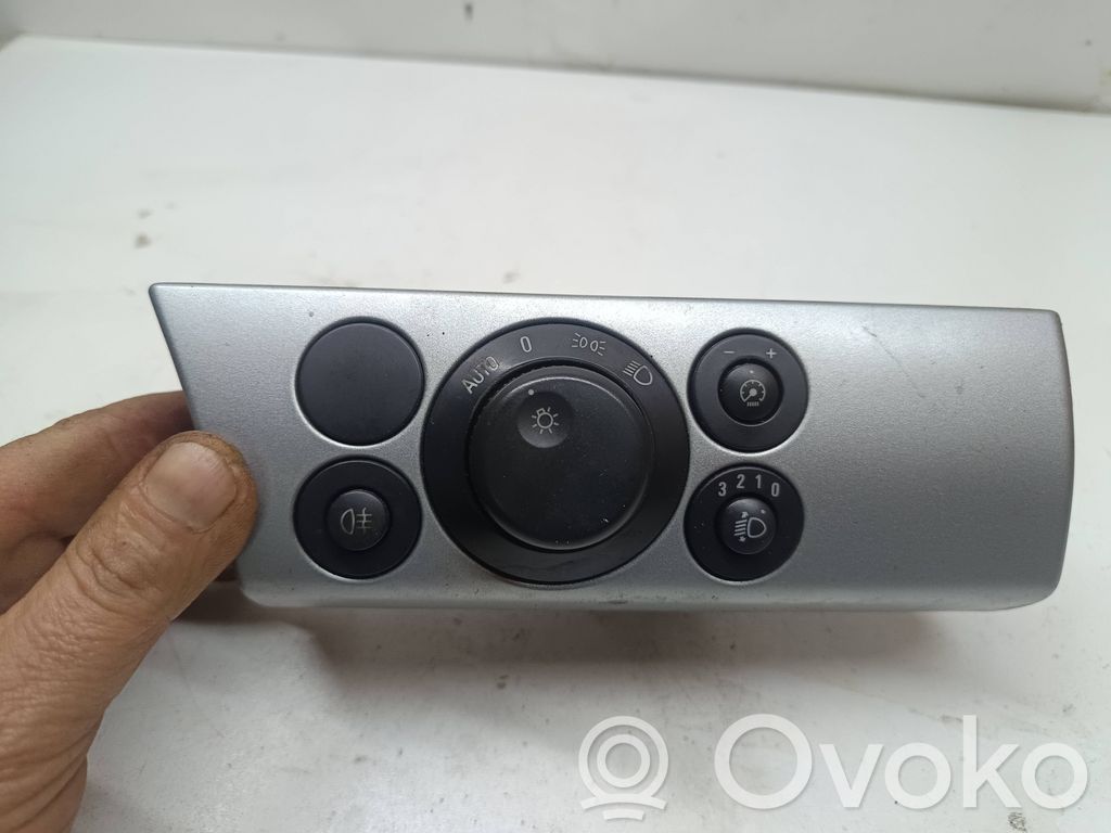 Opel Astra H Light switch 