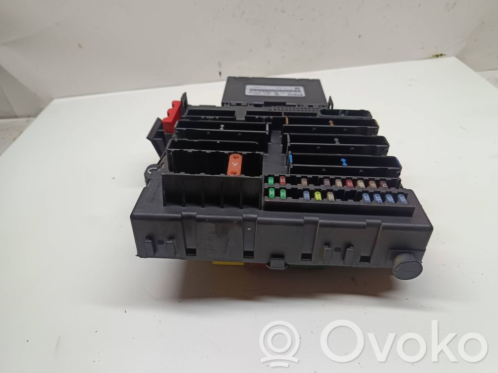 Opel Vectra C Ramka / Moduł bezpieczników 