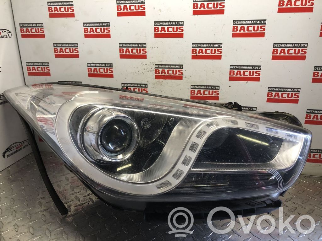 Hyundai i40 Lampa przednia 