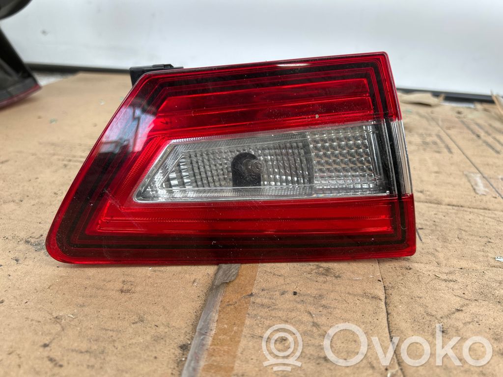 Renault Clio IV Lampy tylnej klapy bagażnika 