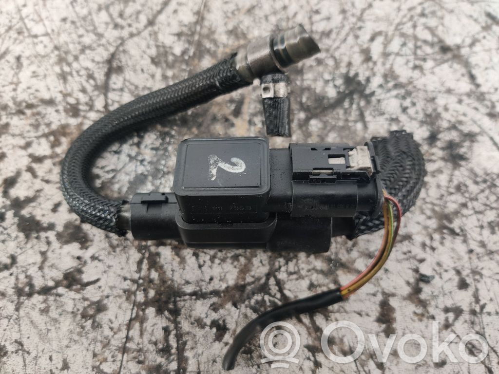 BMW 5 E60 E61 Fuel temperature sensor 