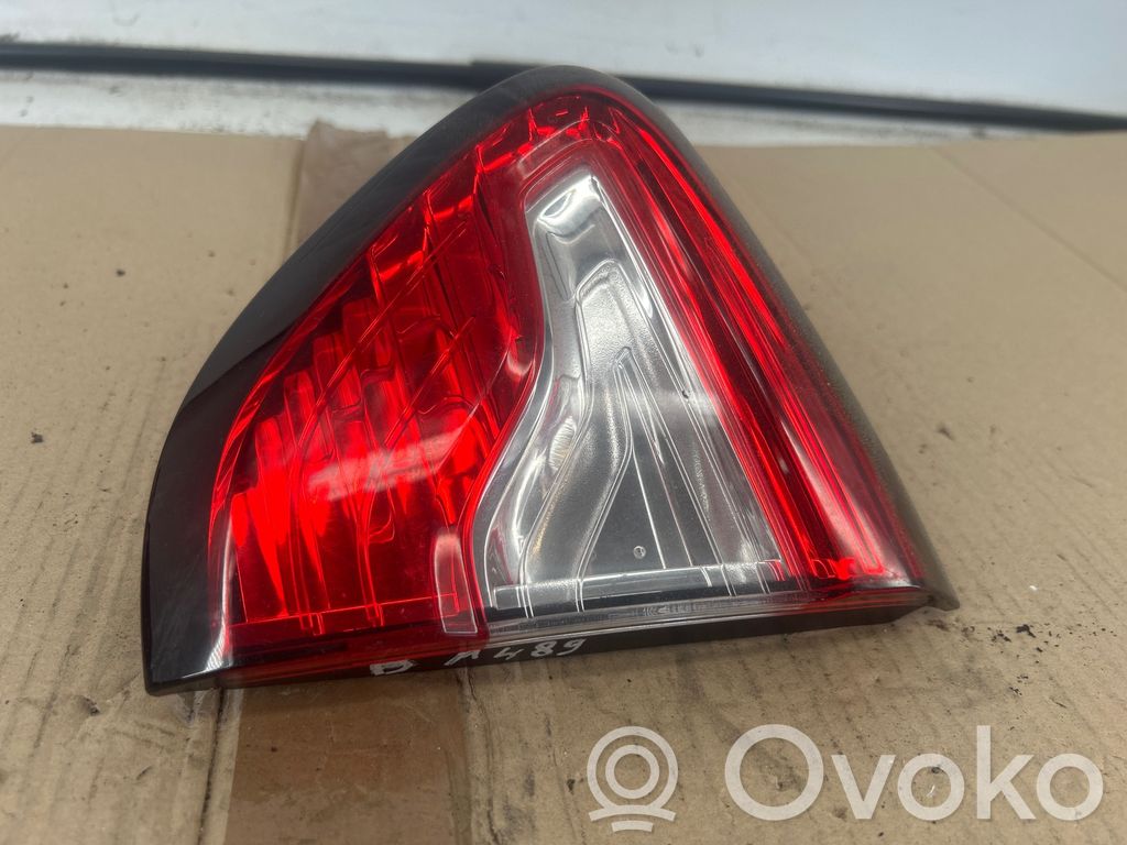 Renault Captur Aizmugurējais lukturis virsbūvē 