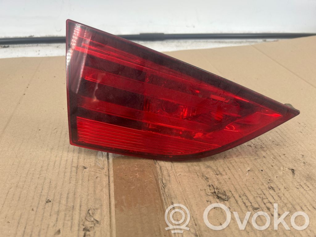 BMW X1 E84 Aizmugurējais lukturis pārsegā 
