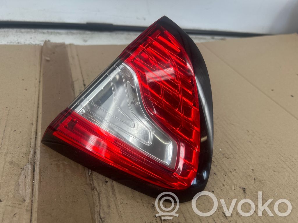 Renault Captur Aizmugurējais lukturis virsbūvē 