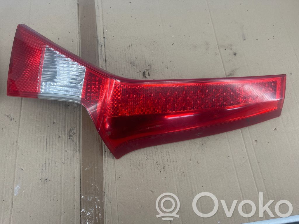 Volvo V70 Aizmugurējais lukturis virsbūvē 