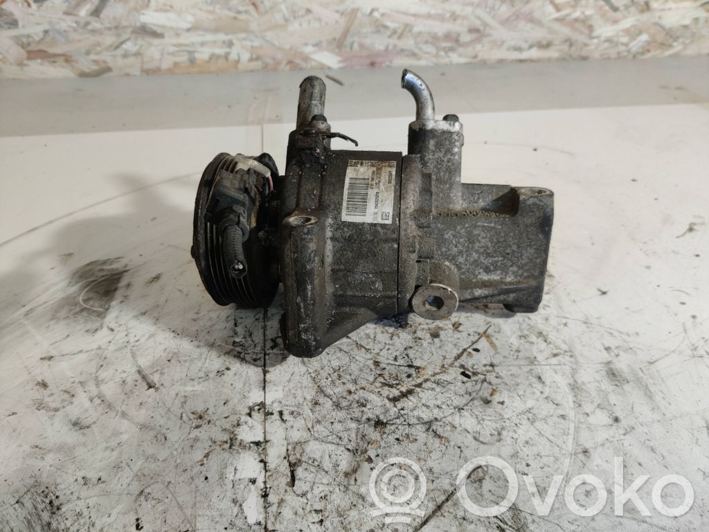 Dacia Sandero Air conditioning (A/C) compressor (pump) 