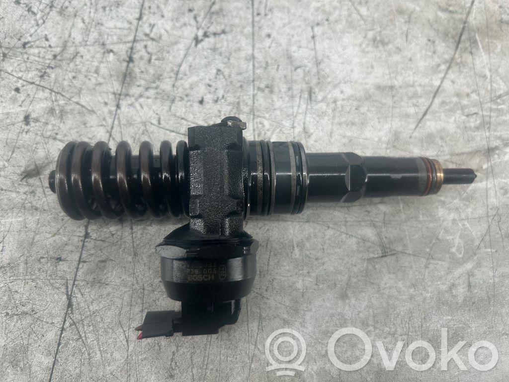 Volkswagen PASSAT B6 Fuel injector 