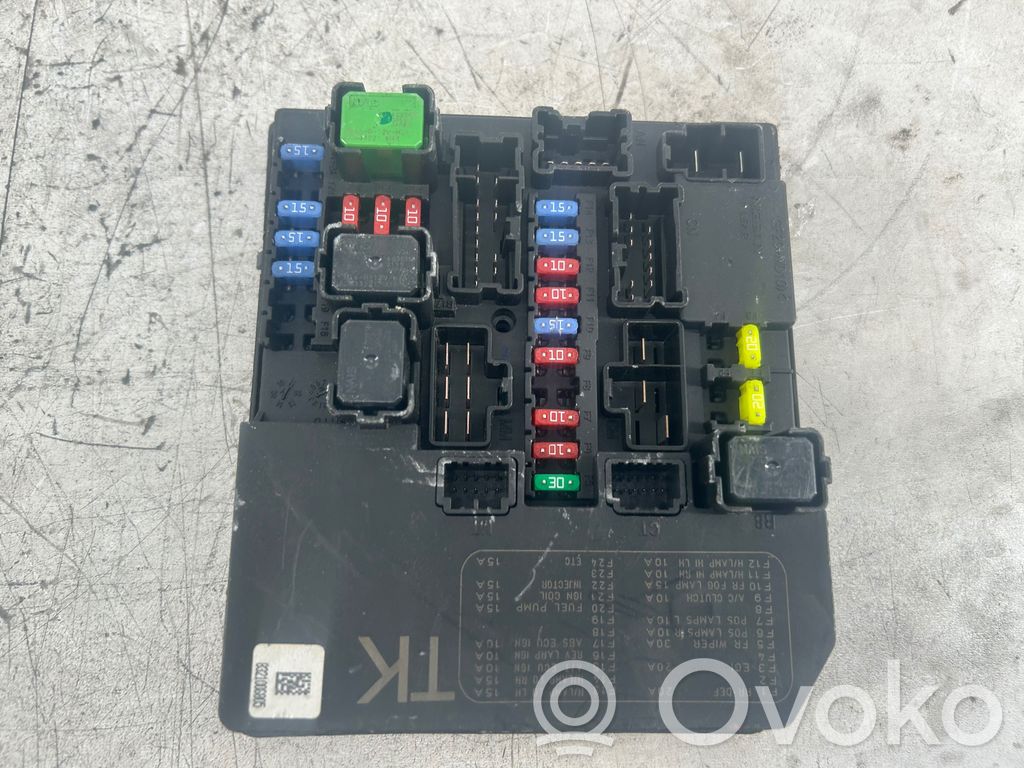 Nissan Juke I F15 Modul siguranțe 