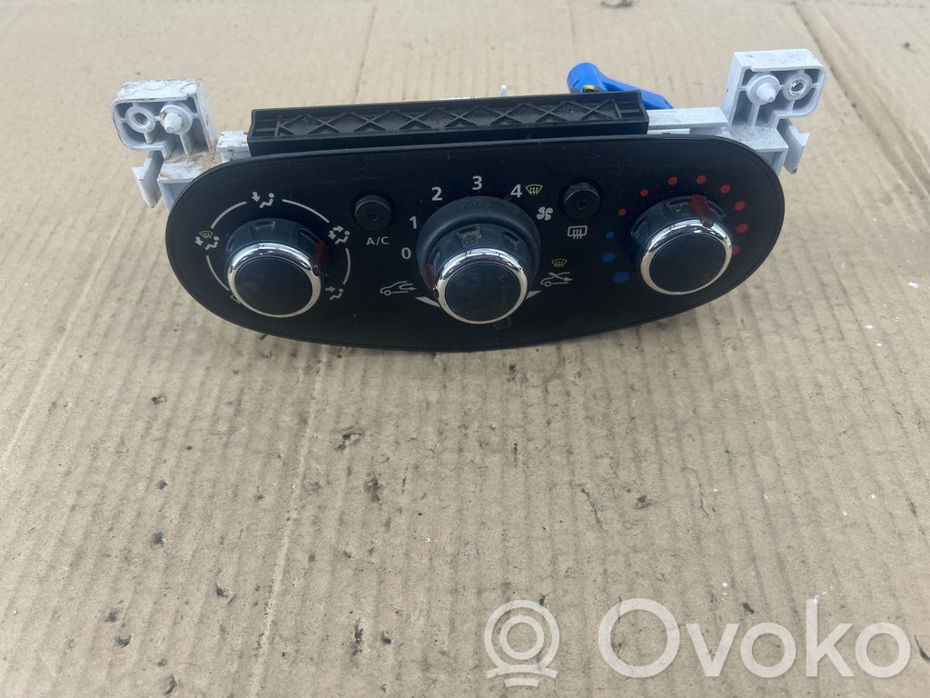 Dacia Duster Climate control unit 