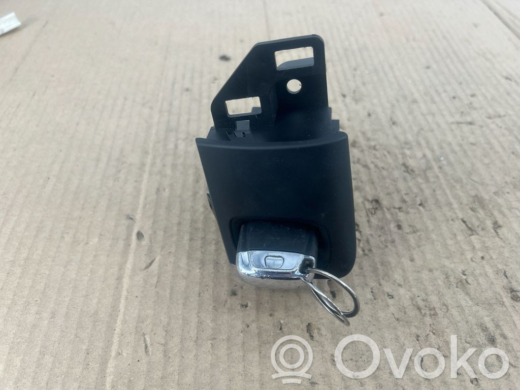 Audi A4 S4 B8 8K Užvedimo spynelė 