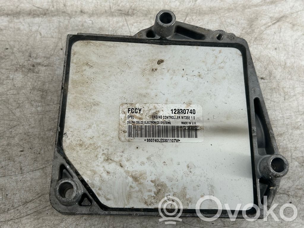 Opel Zafira B Engine control unit/module 
