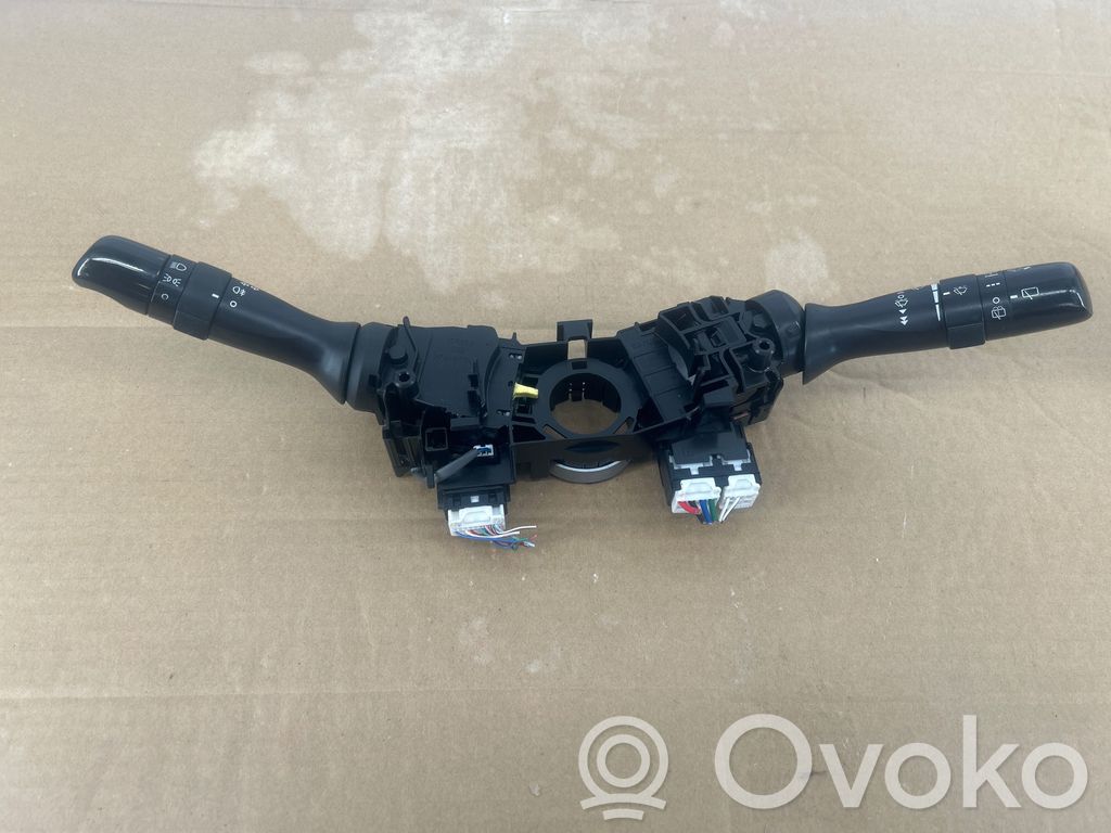 Toyota Avensis T270 Wiper turn signal indicator stalk/switch 