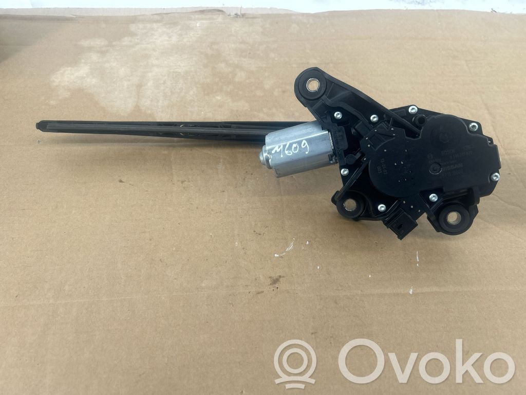 Nissan Qashqai Galinio stiklo valytuvo varikliukas 