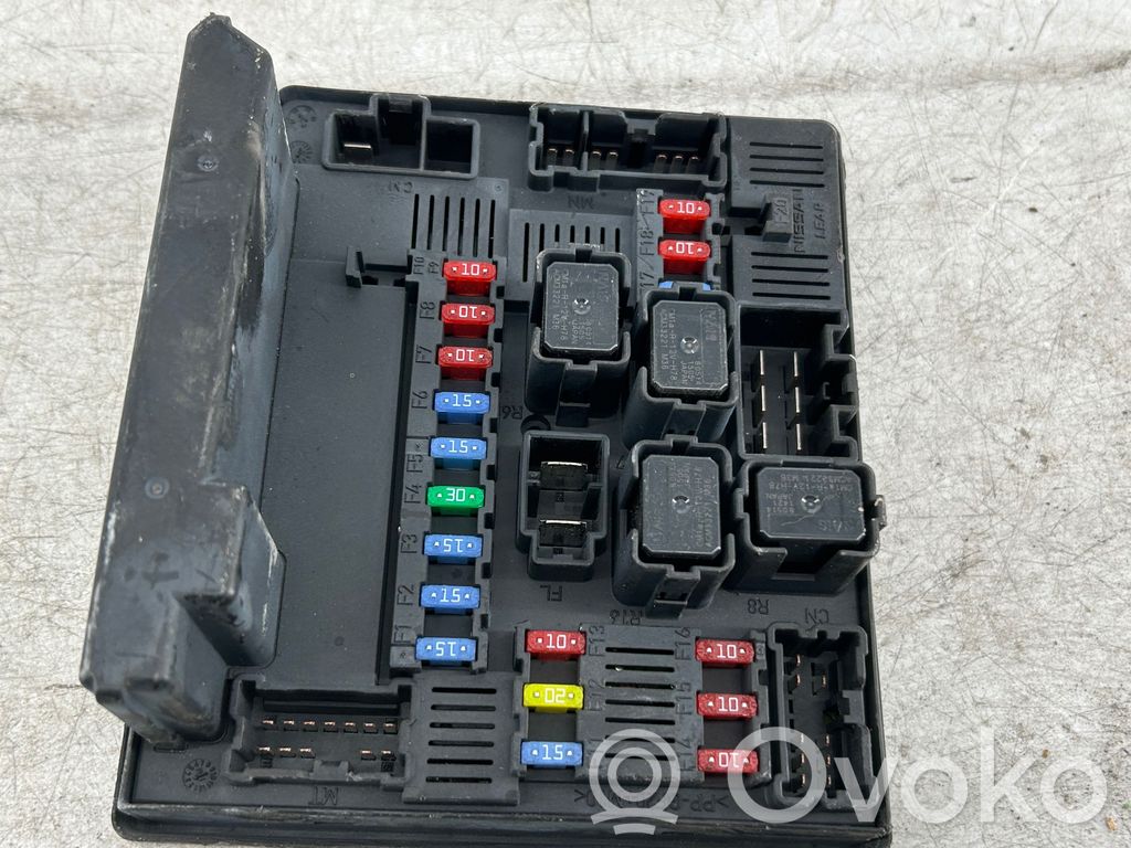 Nissan Qashqai Skrzynka bezpieczników / Komplet 