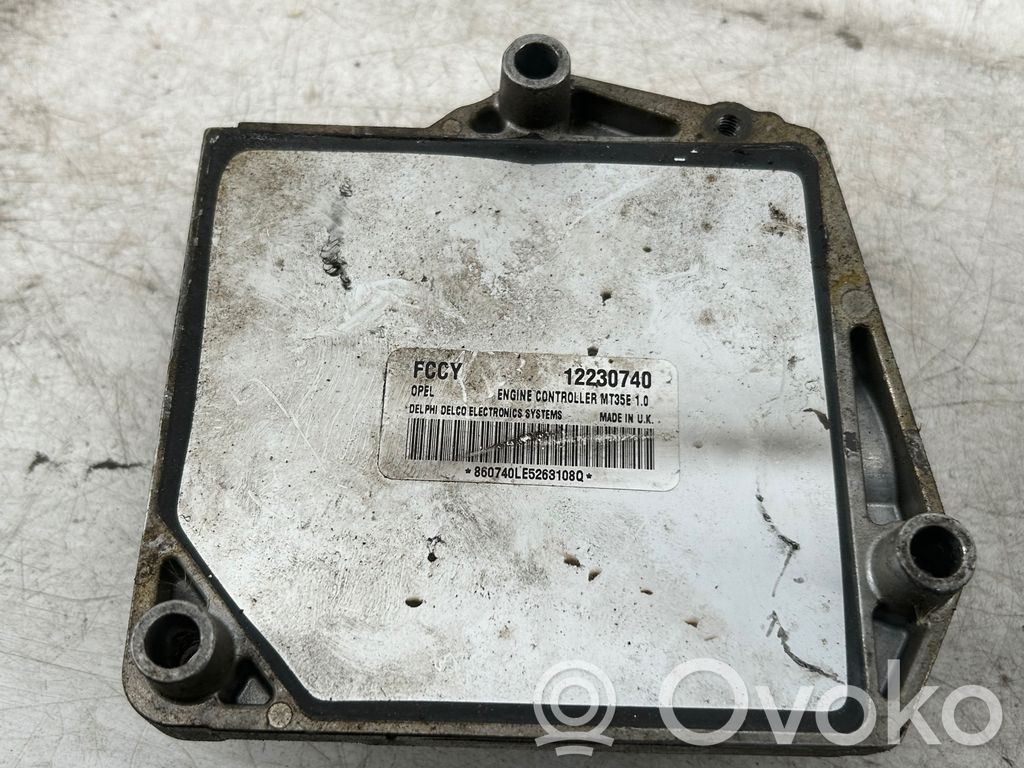 Opel Zafira B Engine control unit/module 