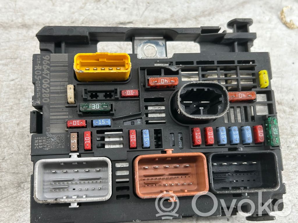 Peugeot 308 Fuse module 