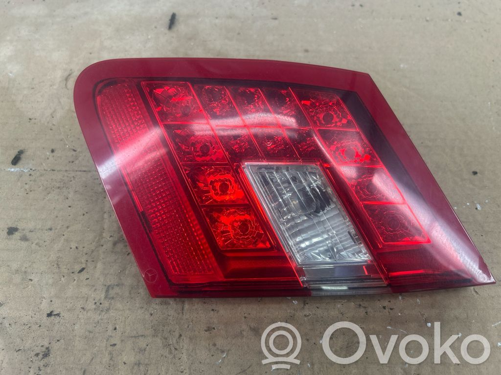 Lampy tylnej klapy bagażnika   A2129060258,483522,778002