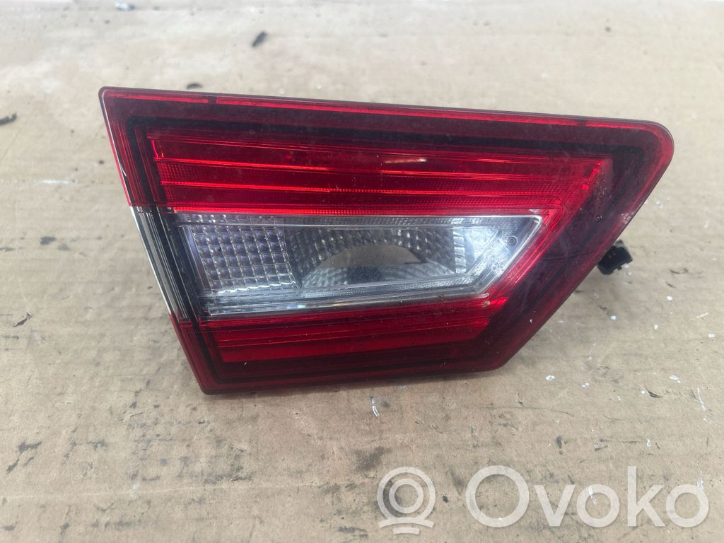 Renault Clio IV Lampy tylnej klapy bagażnika 