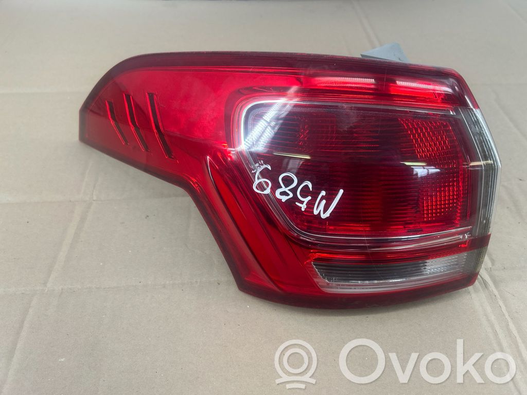 Ford B-MAX Aizmugurējais lukturis virsbūvē 