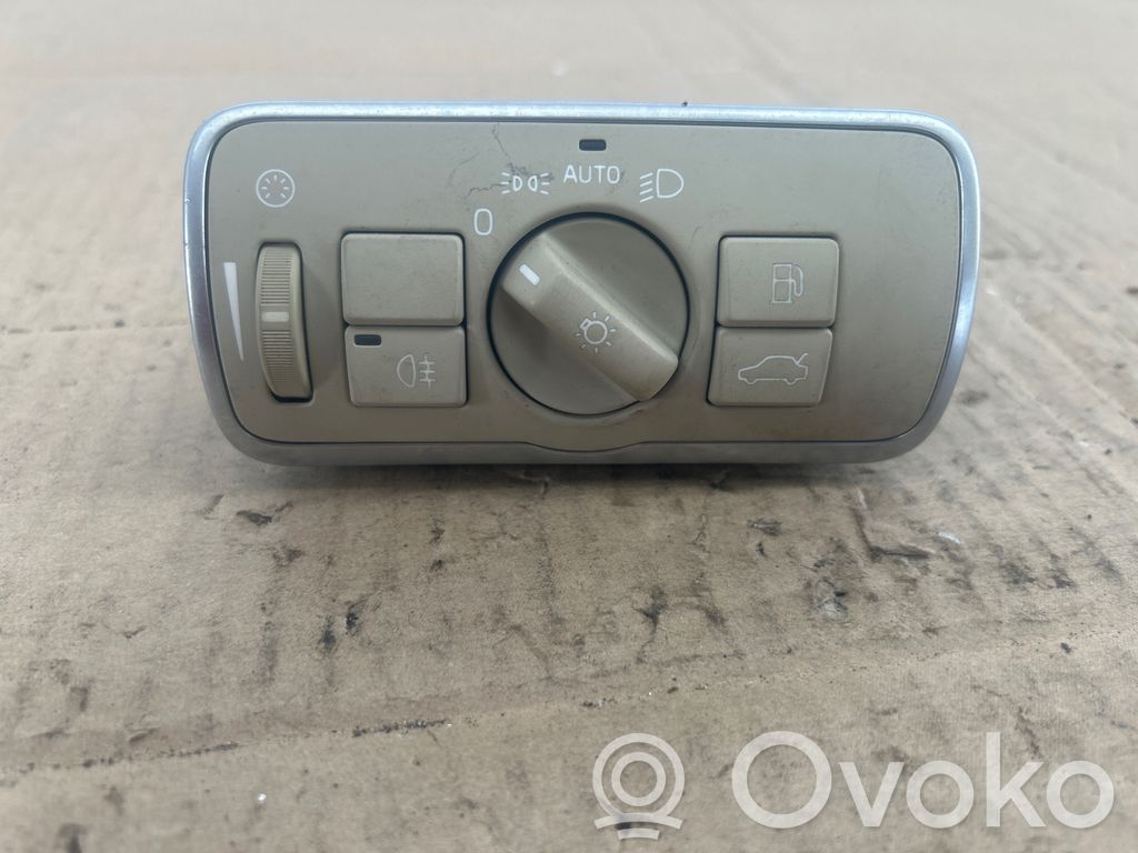 Light switch   31443840,10096702,150701A