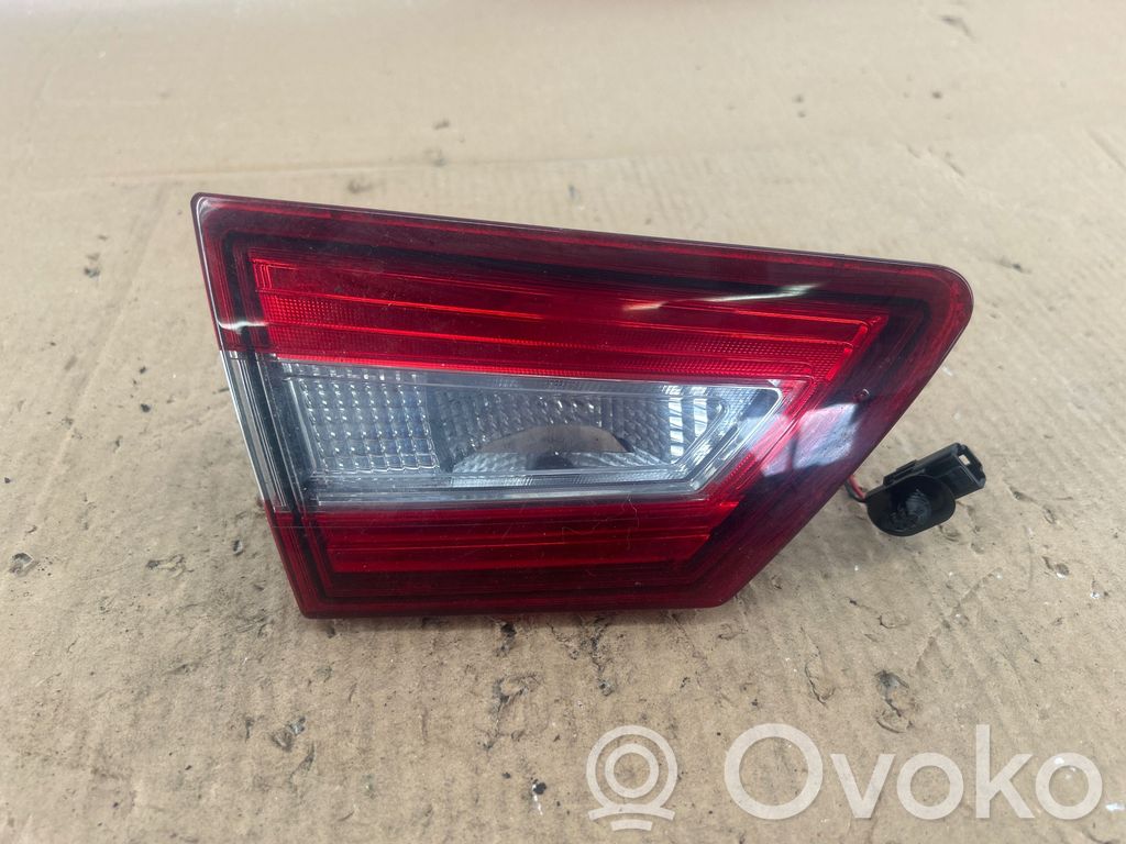 Renault Clio IV Lampy tylnej klapy bagażnika 