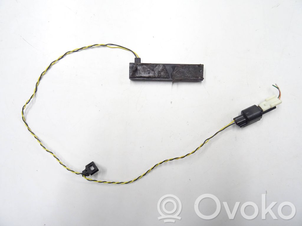 Pystyantennivahvistin   5WK30377,AM2T15K603LA