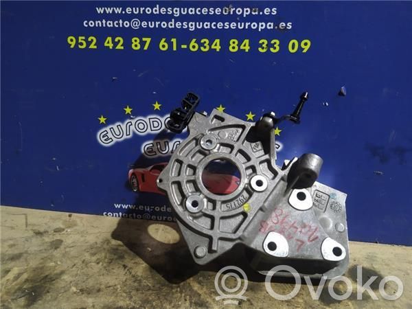 Renault Megane II Fuel pump bracket 