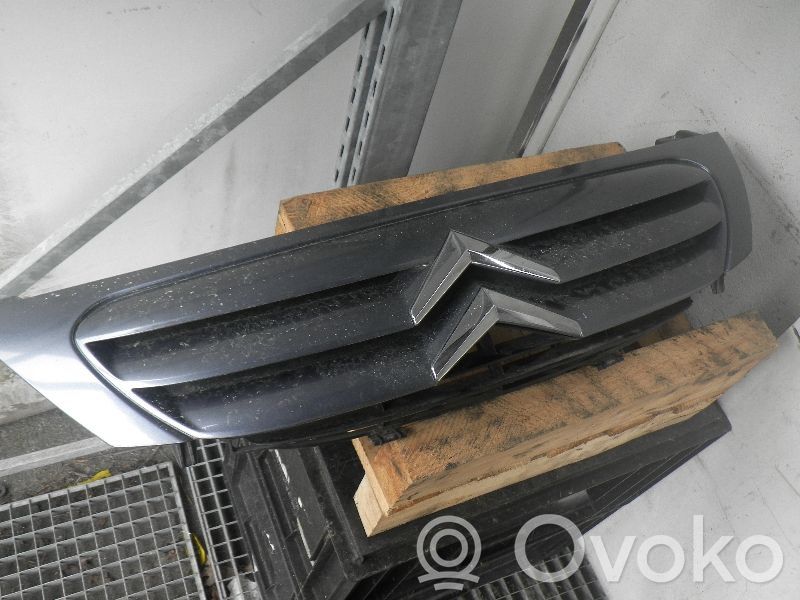 Citroen C3 Etupuskurin ylempi jäähdytinsäleikkö 