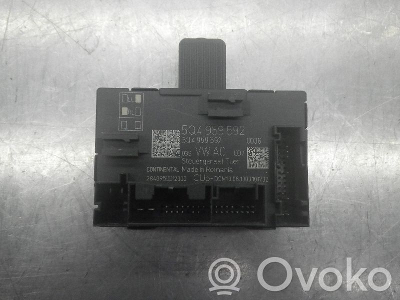 Unidad de control/módulo de la puerta   5Q4959592