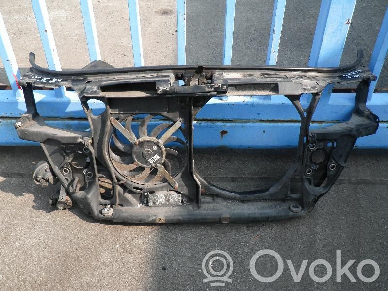 Audi A4 S4 B5 8D Панель радиаторов 